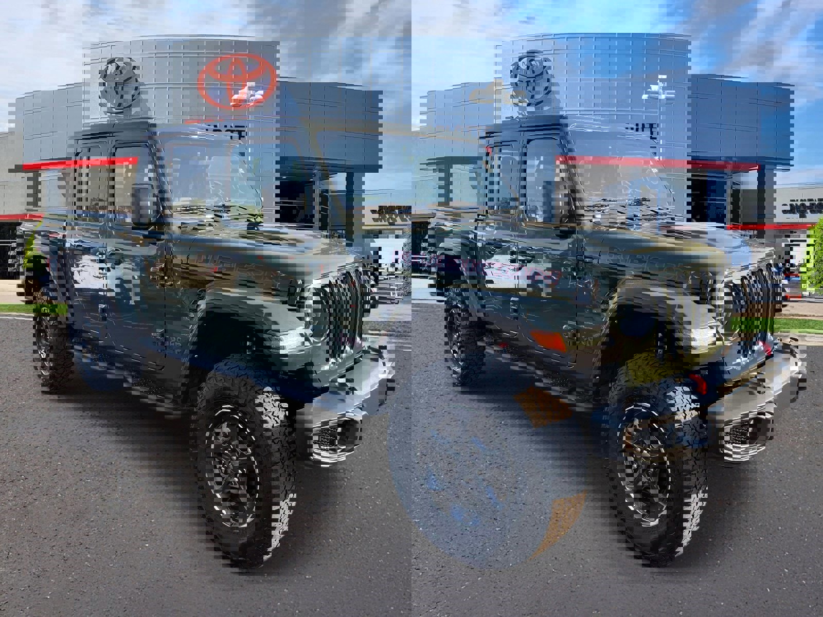 Used 2022 Jeep Gladiator Rubicon w/ LED Lighting Group AWD/4WD image 2