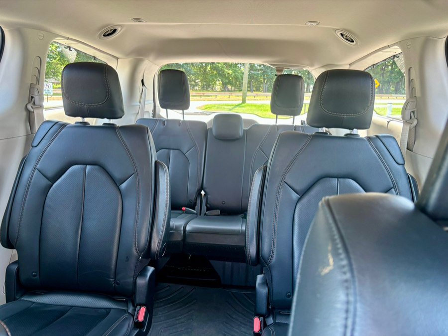 Used 2020 Chrysler Pacifica Touring-L Plus FWD image 15