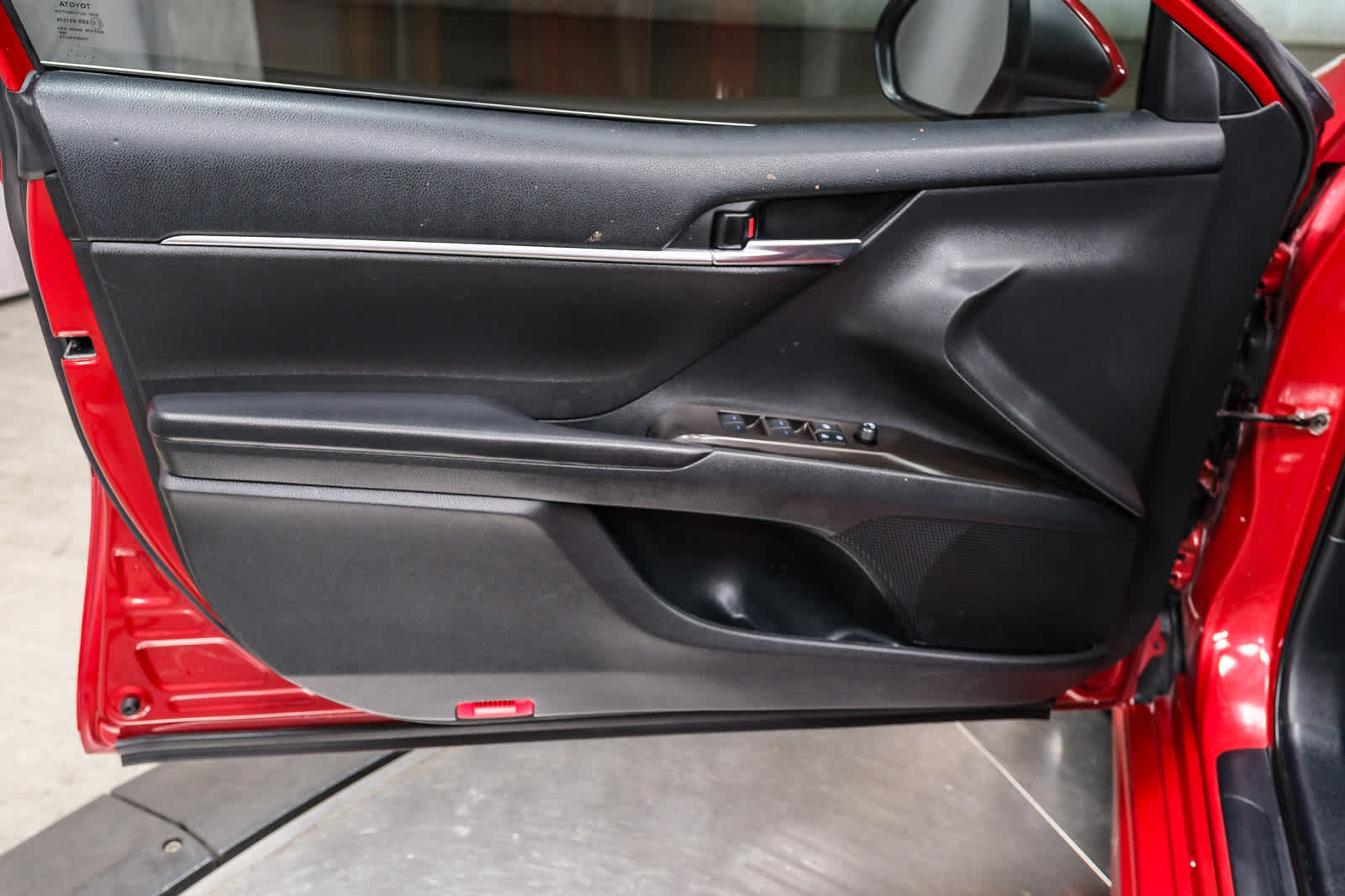 Used 2022 Toyota Camry SE w/ Carpet Mat Package (TMS) FWD image 27