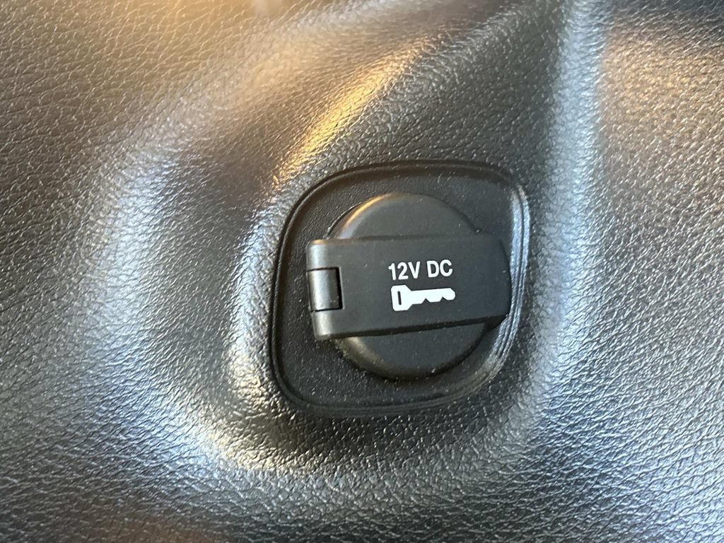 Used 2019 Jeep Cherokee Limited AWD/4WD image 13