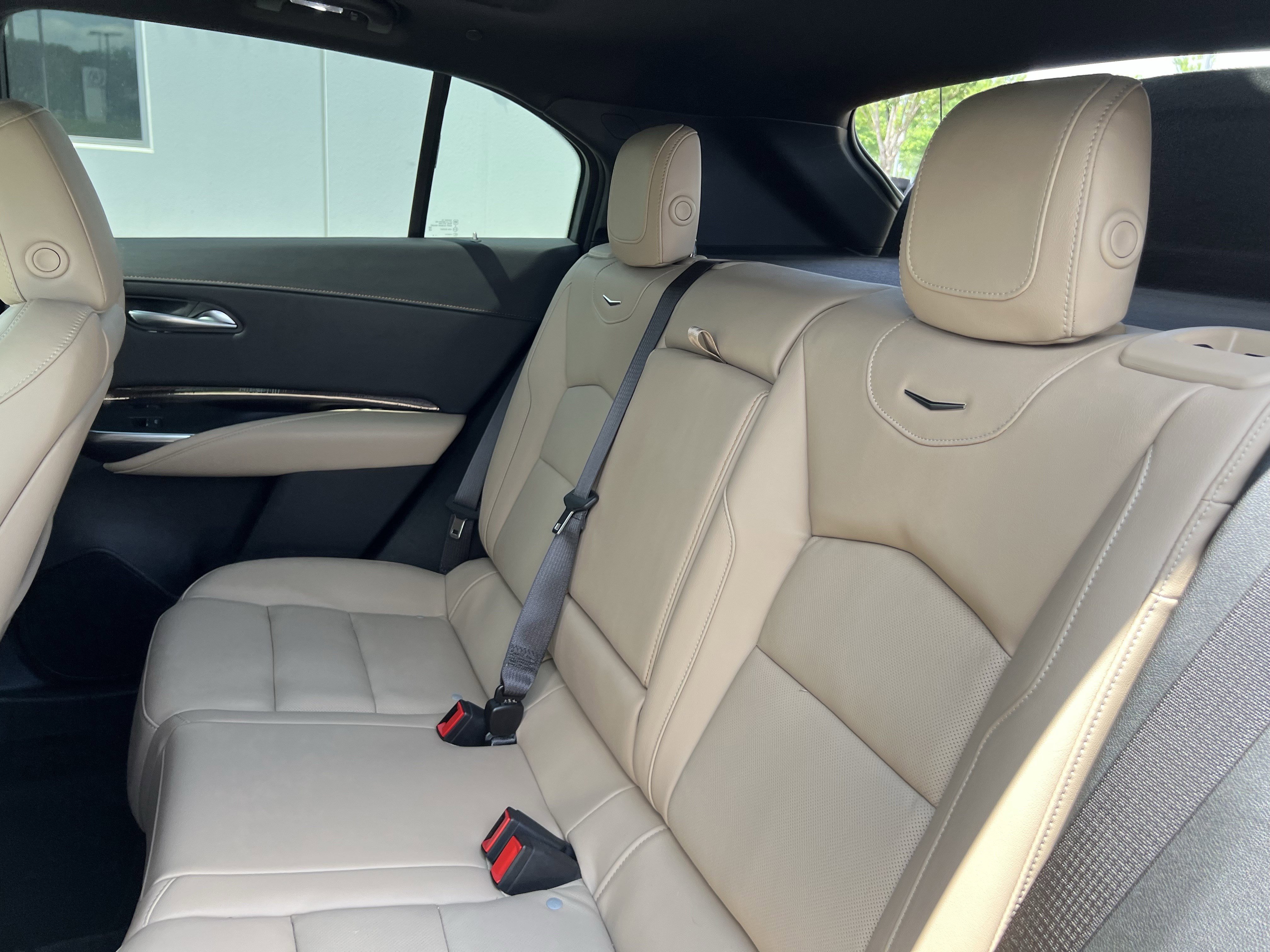 Used 2025 Cadillac XT4 Premium Luxury FWD image 33