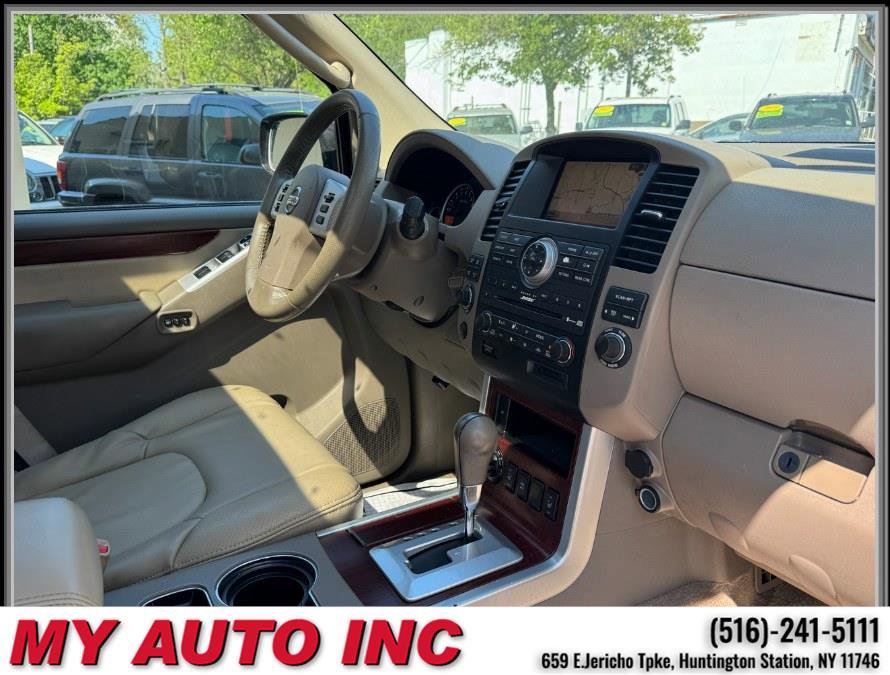 Used 2011 Nissan Pathfinder LE w/ Navigation Pkg image 29