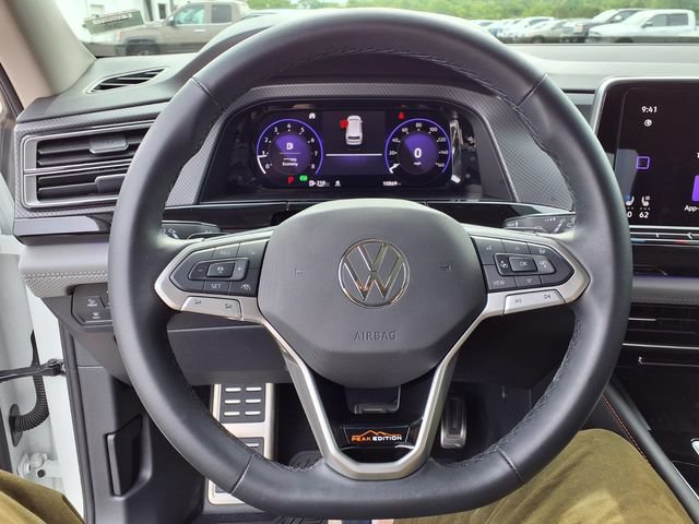 Used 2025 Volkswagen Atlas Peak Edition SE AWD/4WD image 69