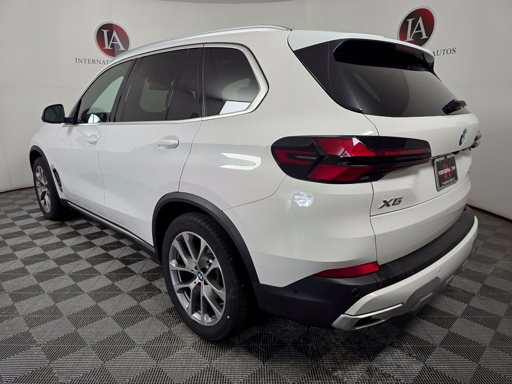 Used 2024 BMW X5 xDrive40i w/ Parking Assistance Package AWD/4WD image 7