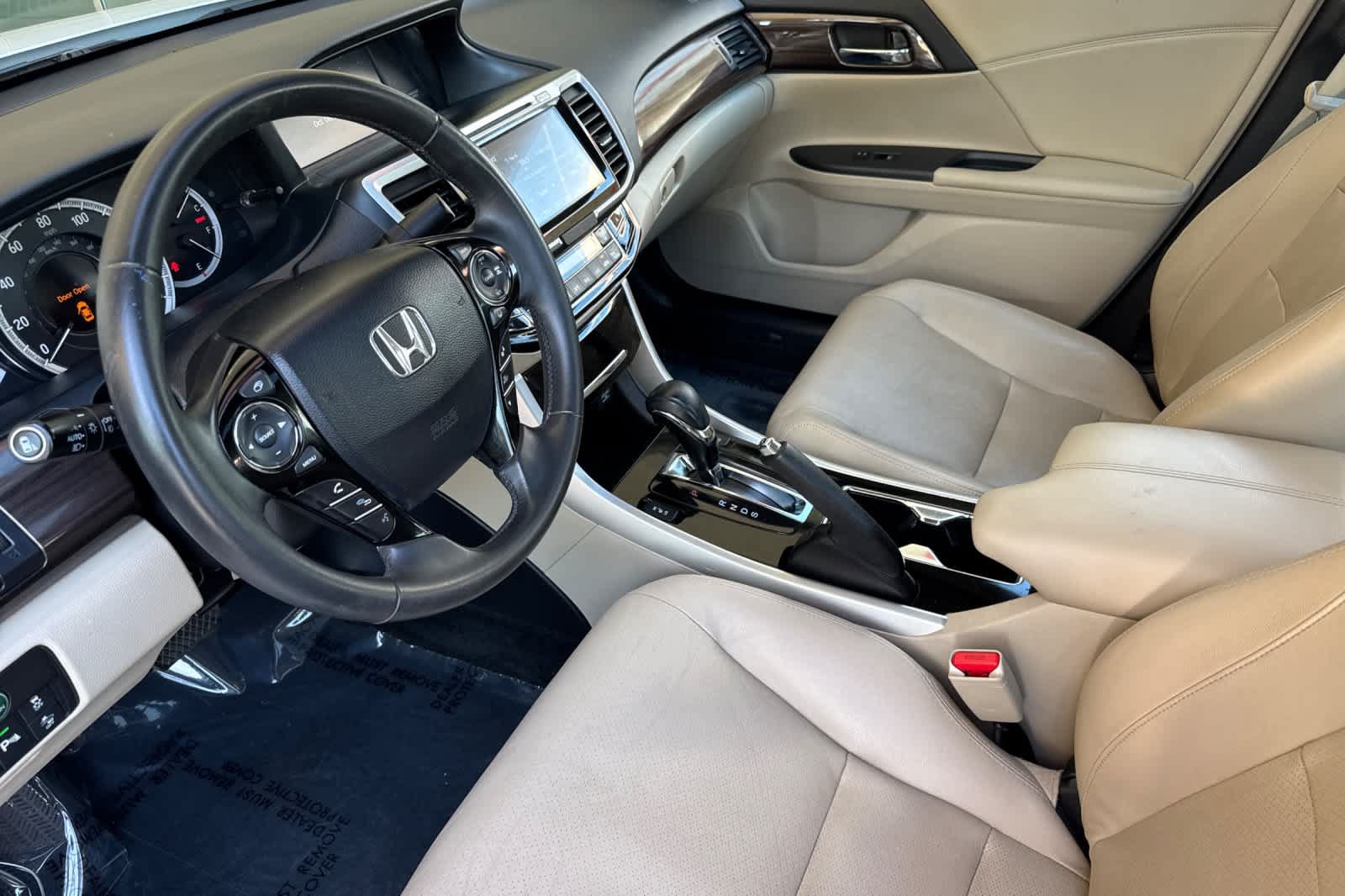 Used 2017 Honda Accord Touring image 11