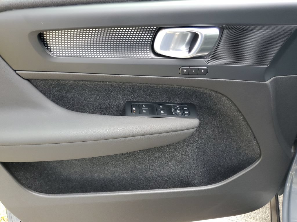 Certified 2023 Volvo XC40 B5 Plus w/ Climate Package AWD/4WD image 19
