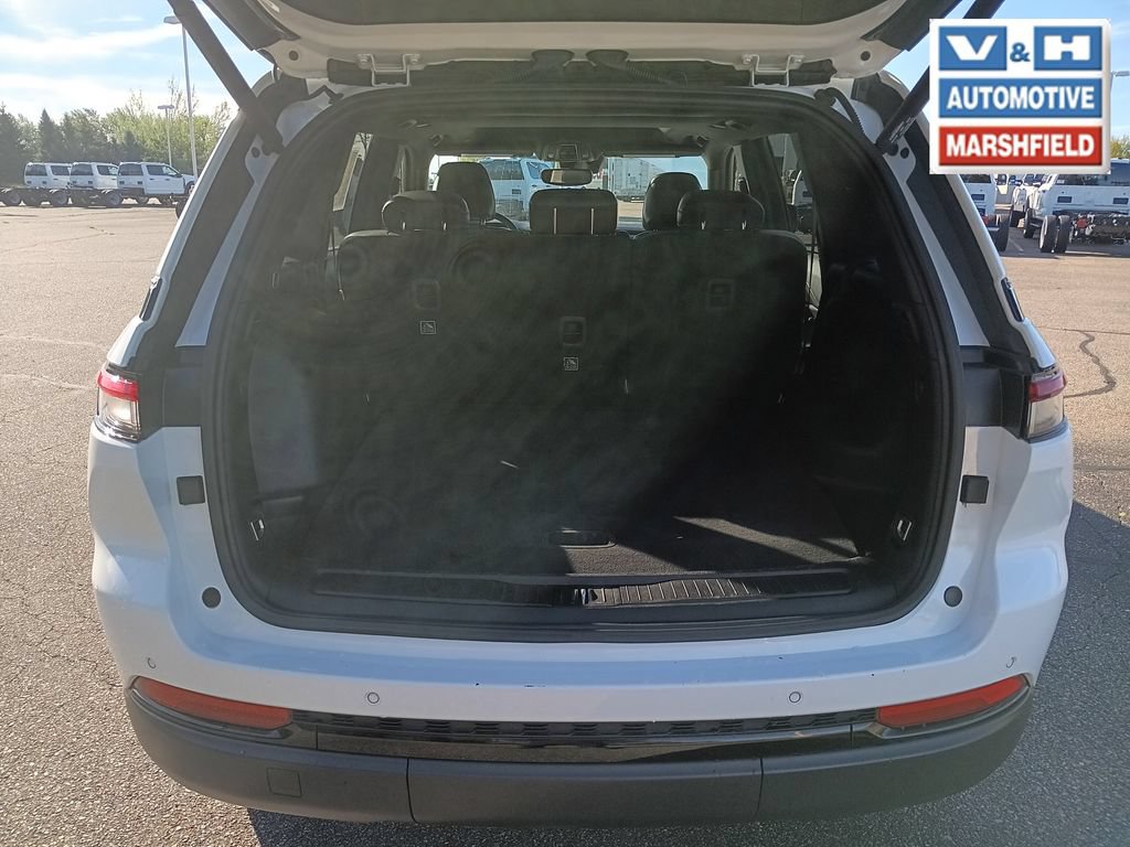 Used 2023 Jeep Grand Cherokee Altitude AWD/4WD image 27