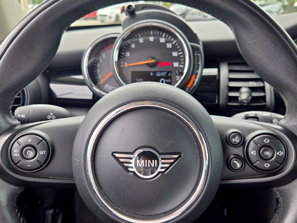 Used 2019 MINI Cooper 2-Door Hardtop FWD image 21