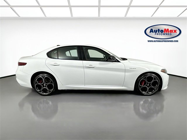 Used 2022 Alfa Romeo Giulia Veloce image 10