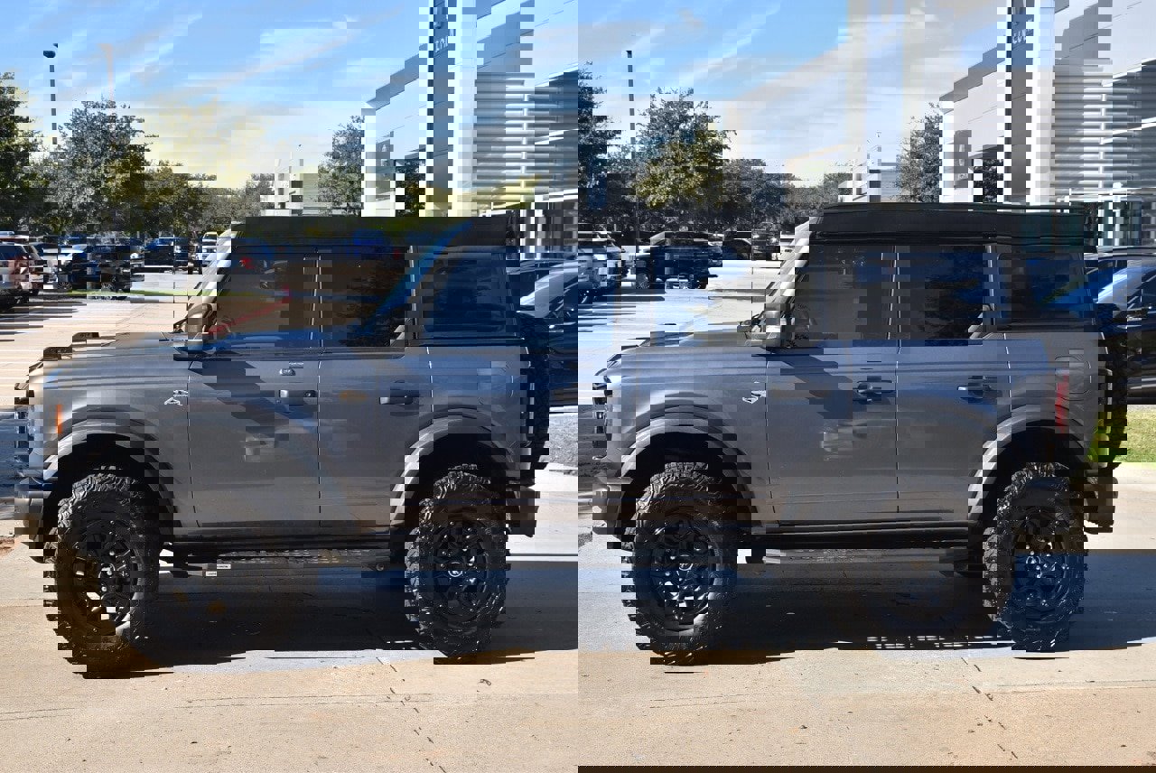 Used 2023 Ford Bronco Wildtrak image 12