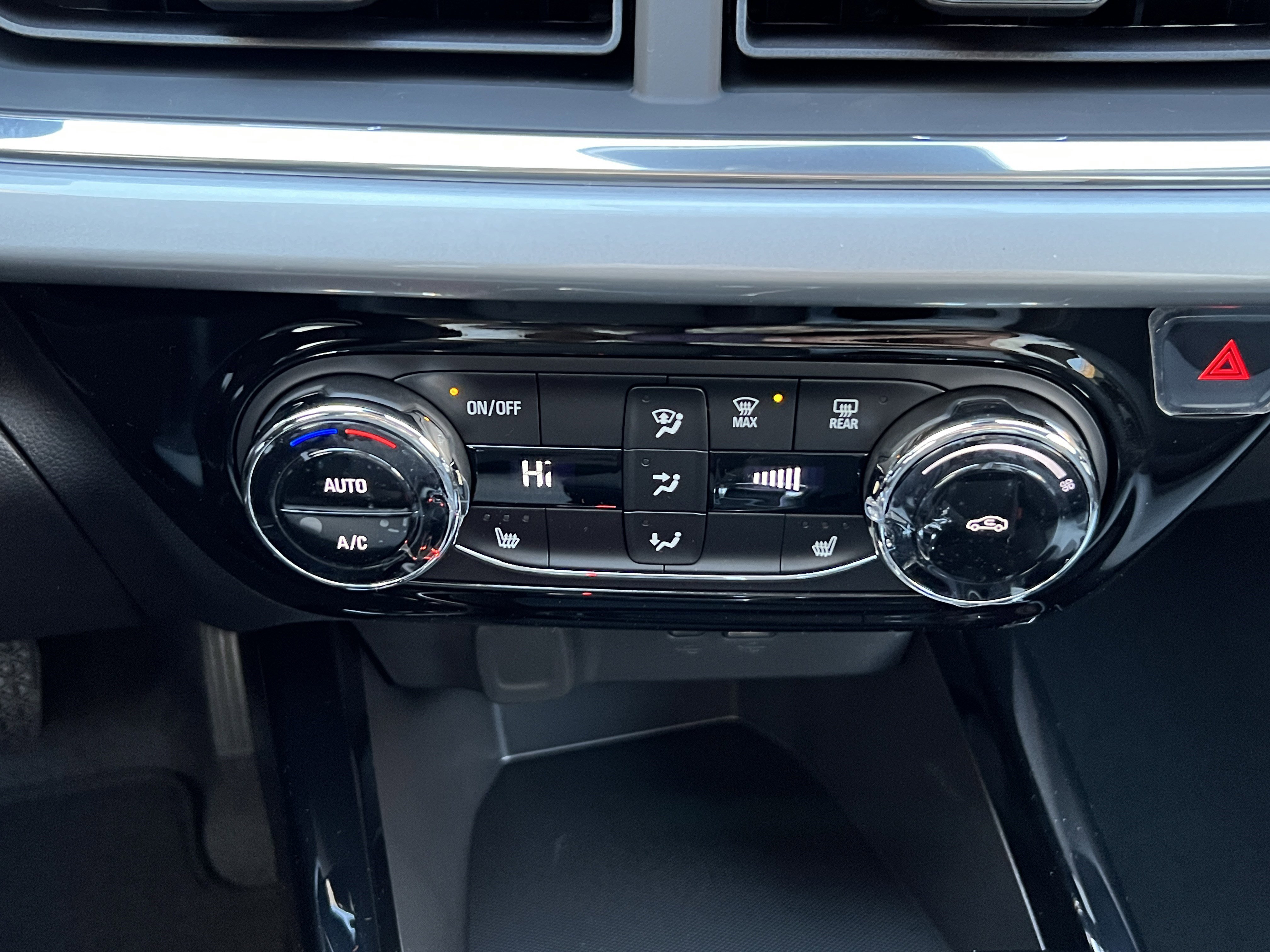 New 2026 Chevrolet Trax LT w/ Driver Confidence Package image 29