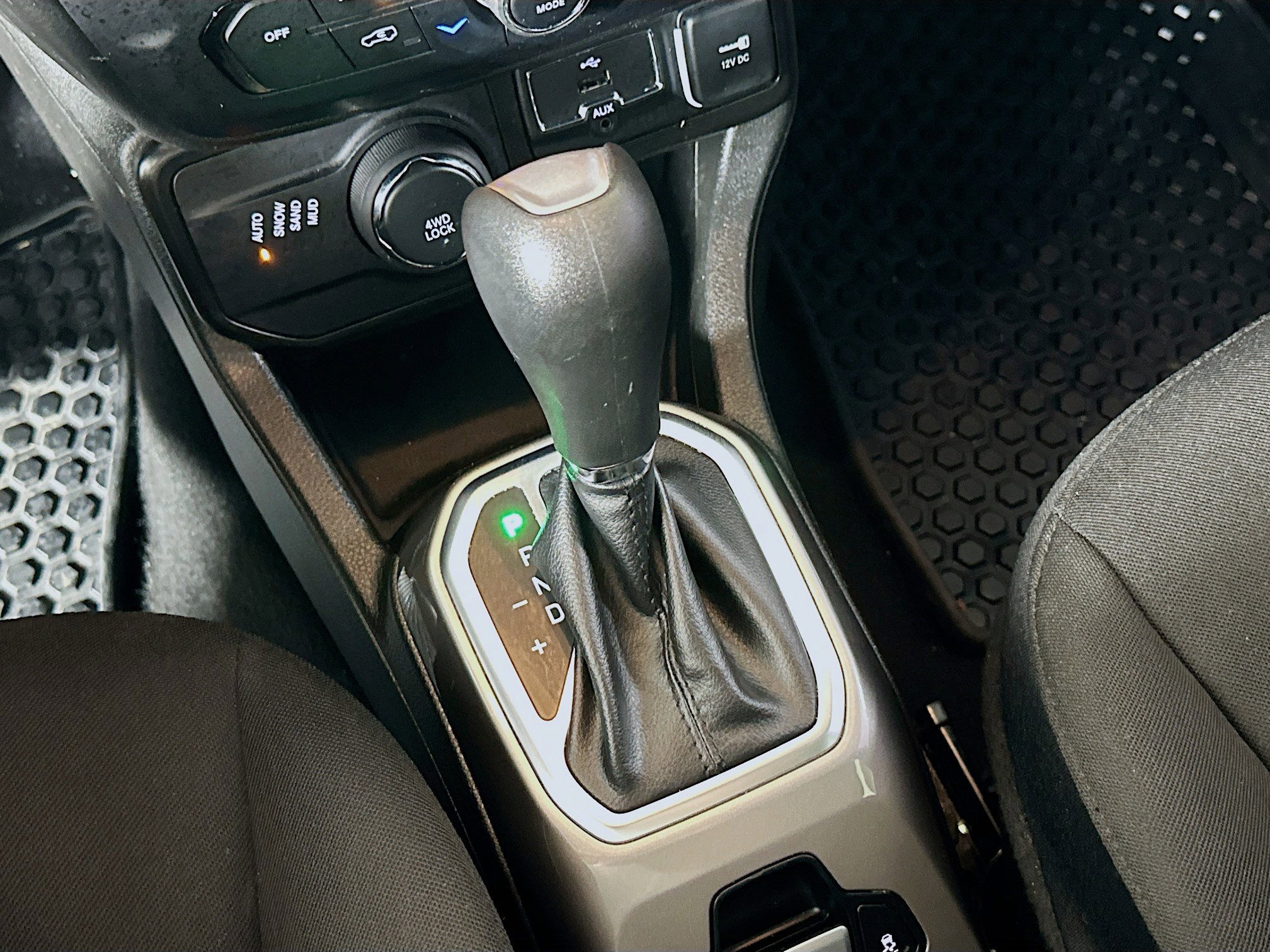 Used 2022 Jeep Renegade Latitude AWD/4WD image 25