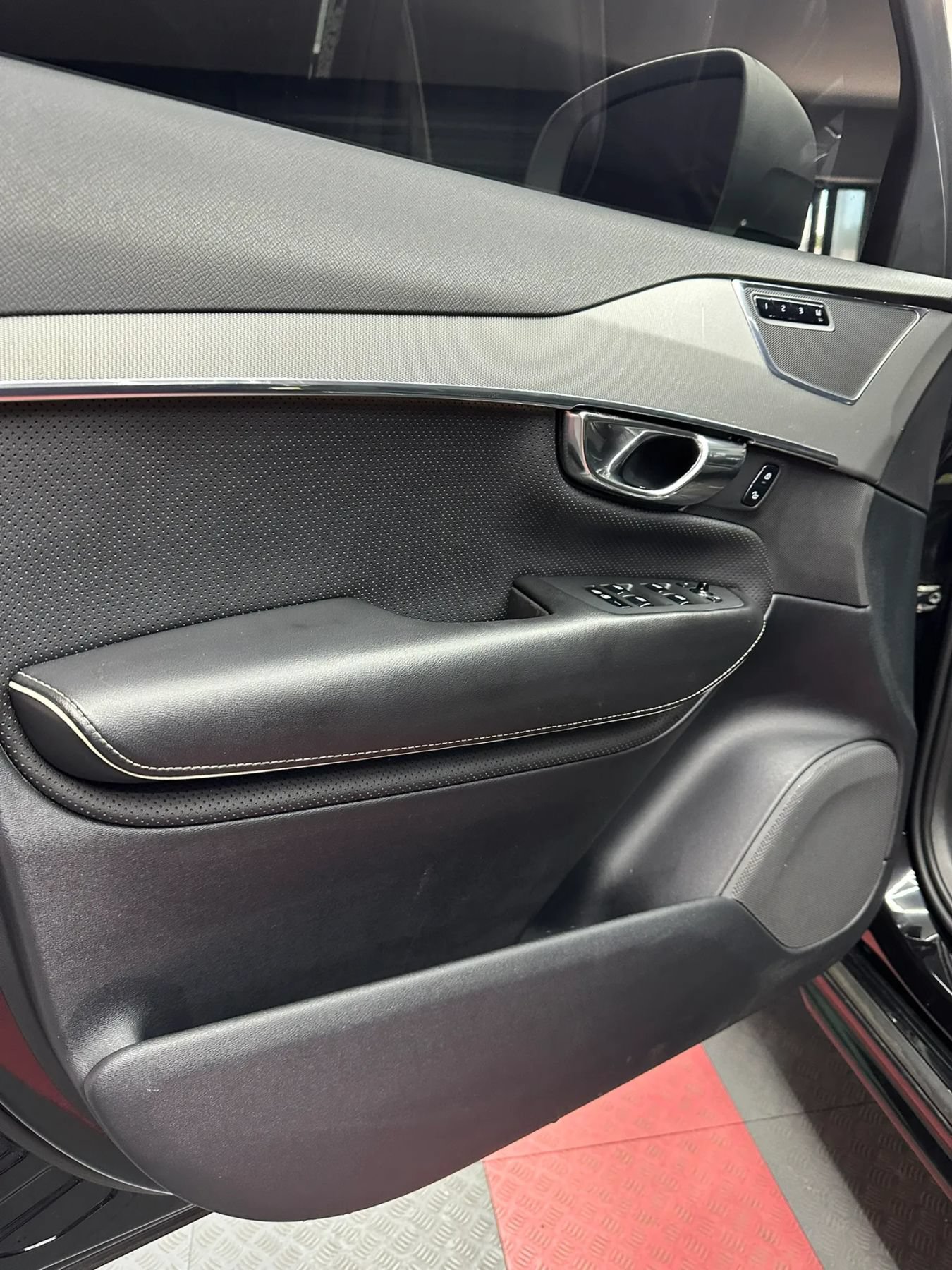 Used 2016 Volvo XC90 T5 R-Design FWD image 8