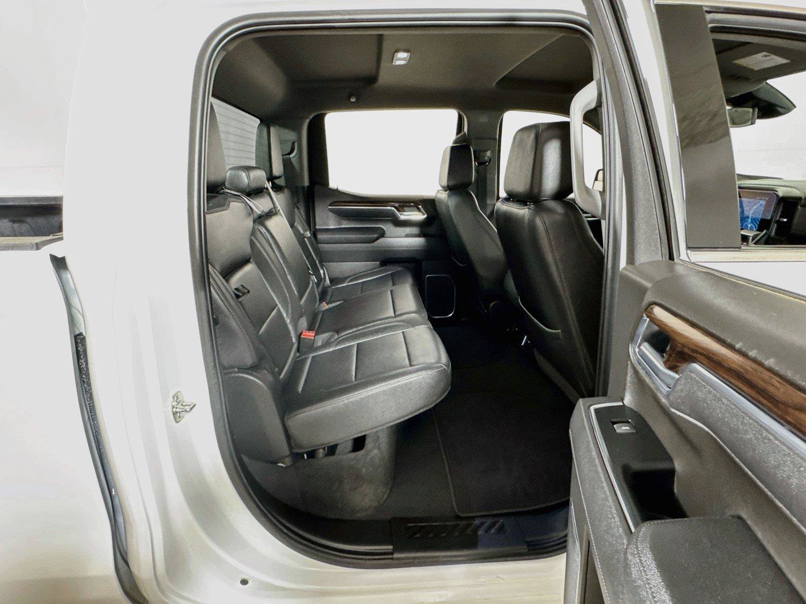 Certified 2025 GMC Sierra 1500 SLT RWD image 25