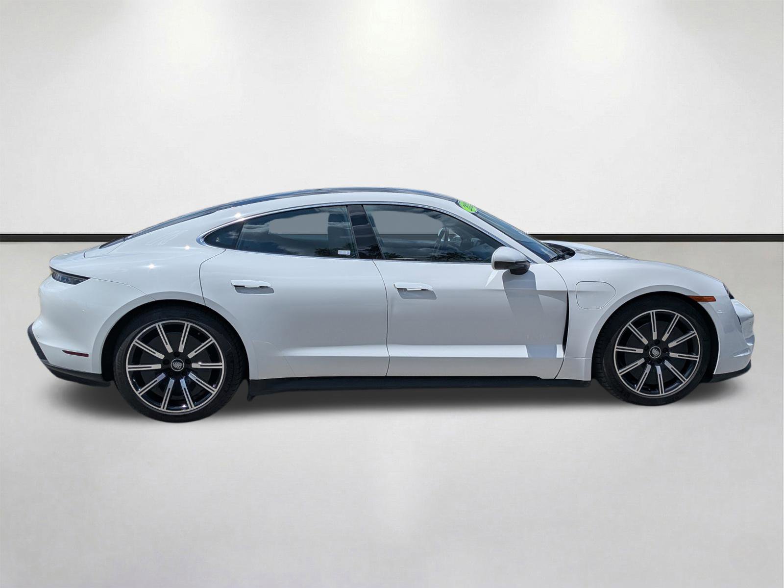 Used 2022 Porsche Taycan 4S image 3