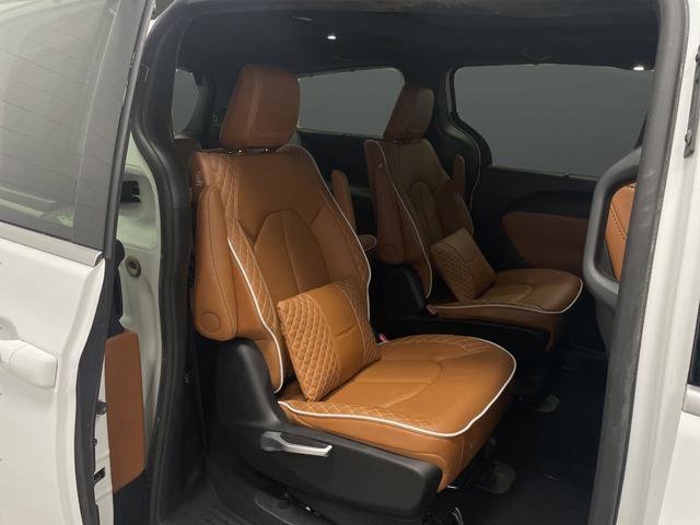 Certified 2024 Chrysler Pacifica Pinnacle image 35