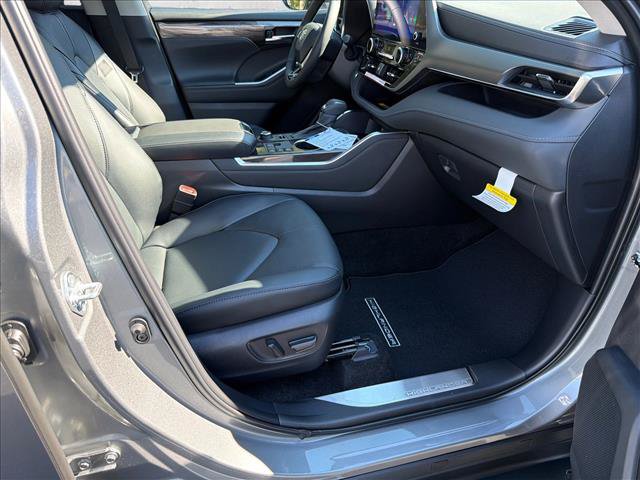 New 2026 Toyota Highlander Limited AWD/4WD image 13