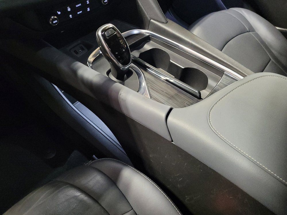 Used 2018 Buick Enclave Essence image 26