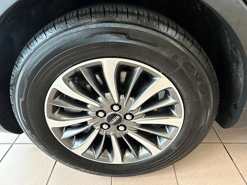 Used 2022 Lincoln Nautilus Reserve AWD/4WD image 38