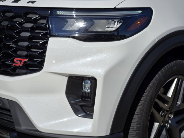 Used 2025 Ford Explorer ST w/ Sun And Sound Package AWD/4WD image 8