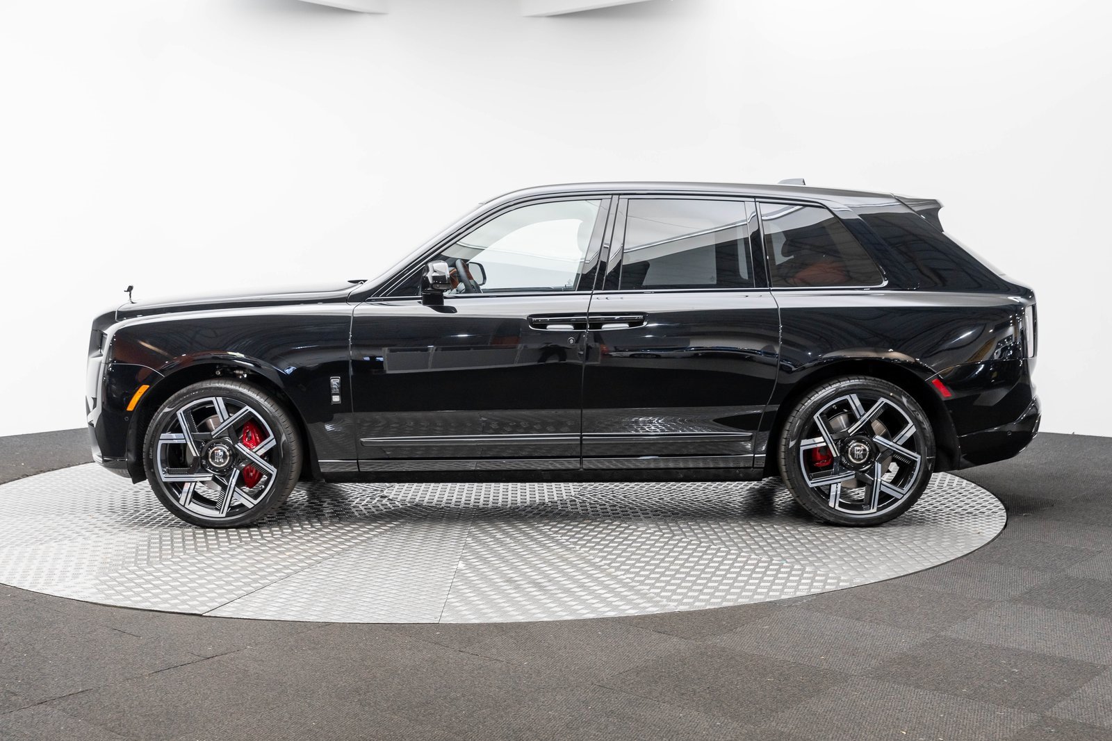 New 2026 Rolls-Royce Cullinan Black Badge image 3