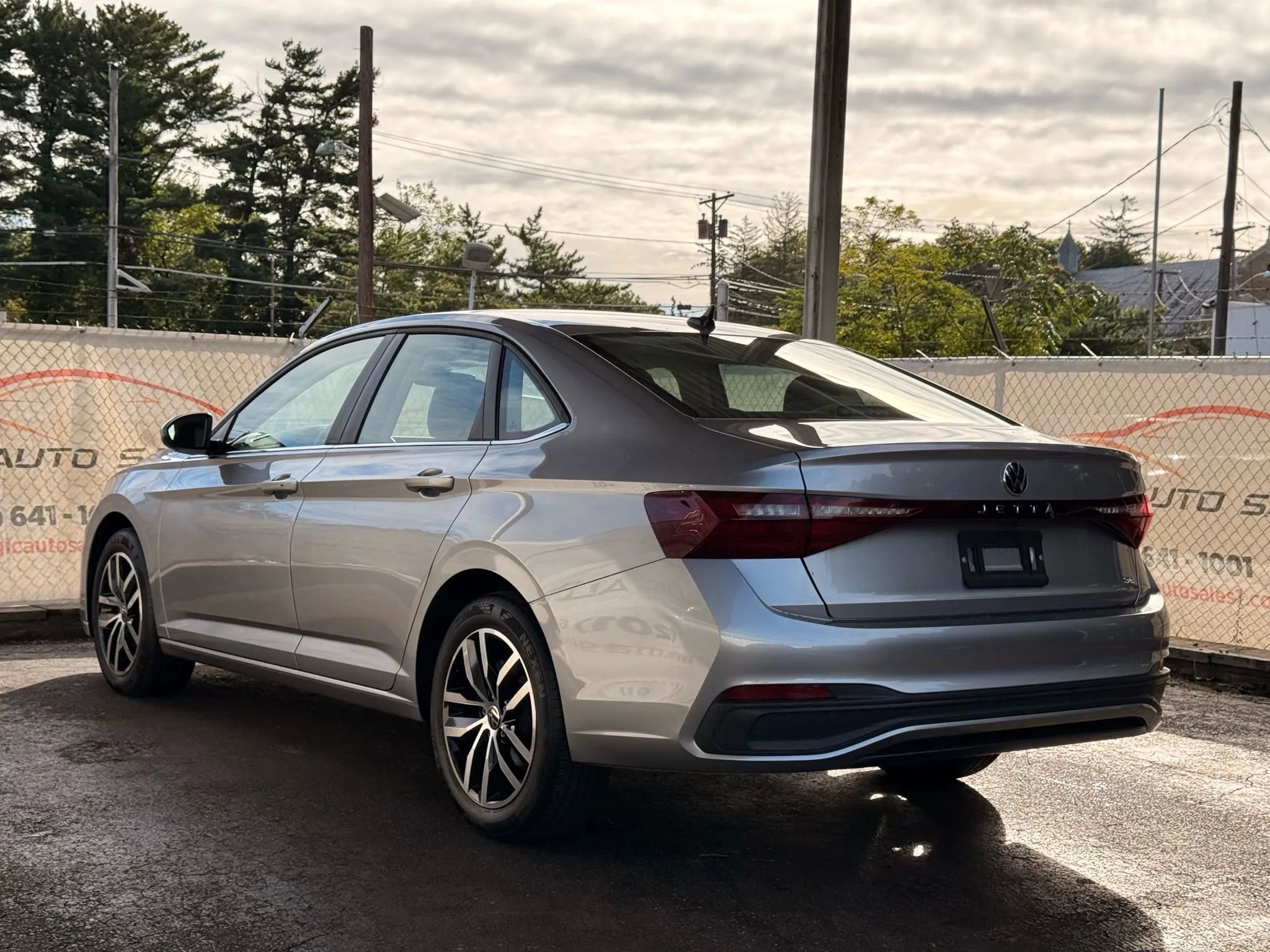 Used 2025 Volkswagen Jetta SE image 58