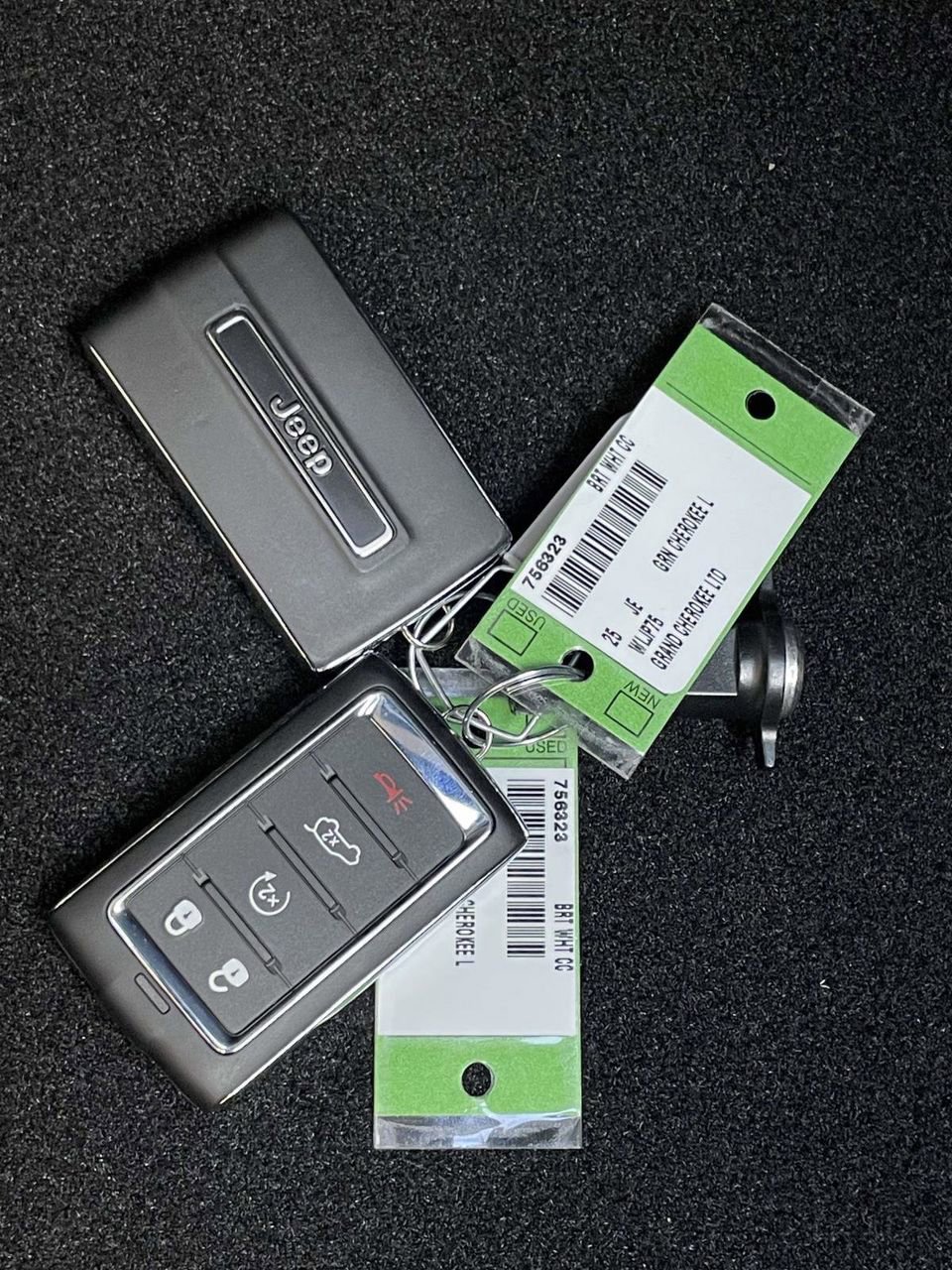 New 2025 Jeep Grand Cherokee L Limited w/ Black Appearance Package image 37