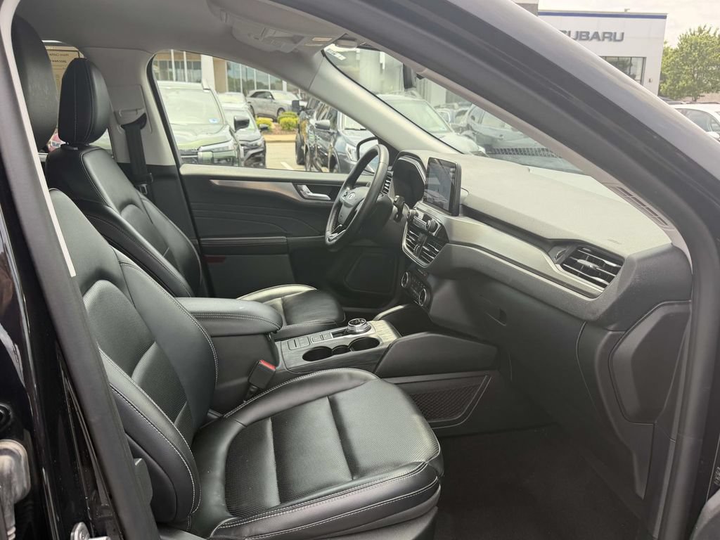 Used 2022 Ford Escape Titanium AWD/4WD image 10