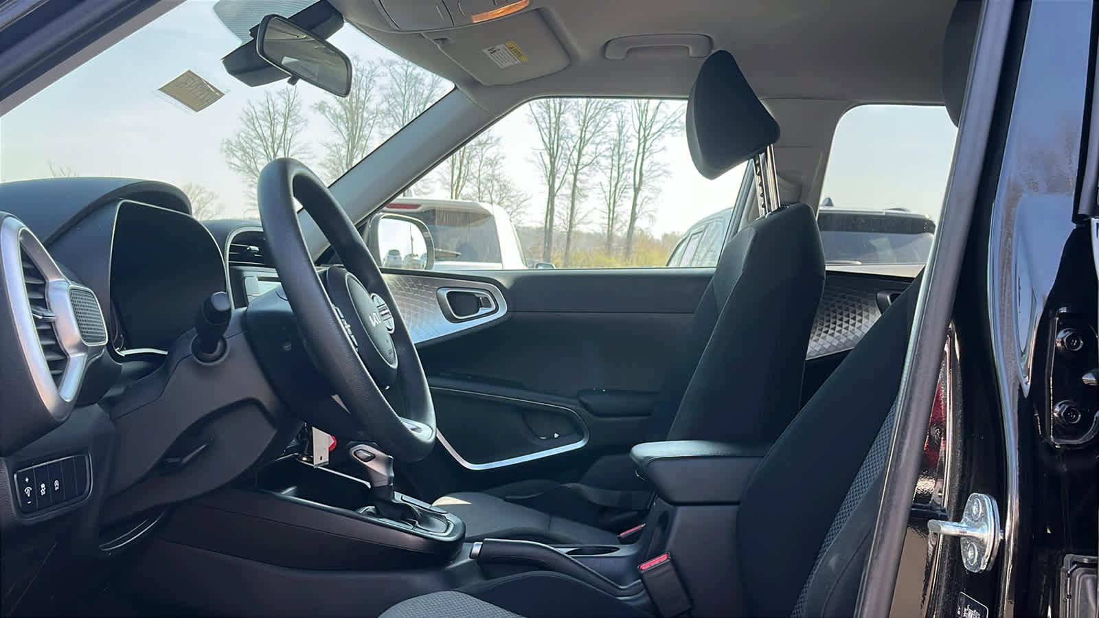 Used 2023 Kia Soul LX image 12