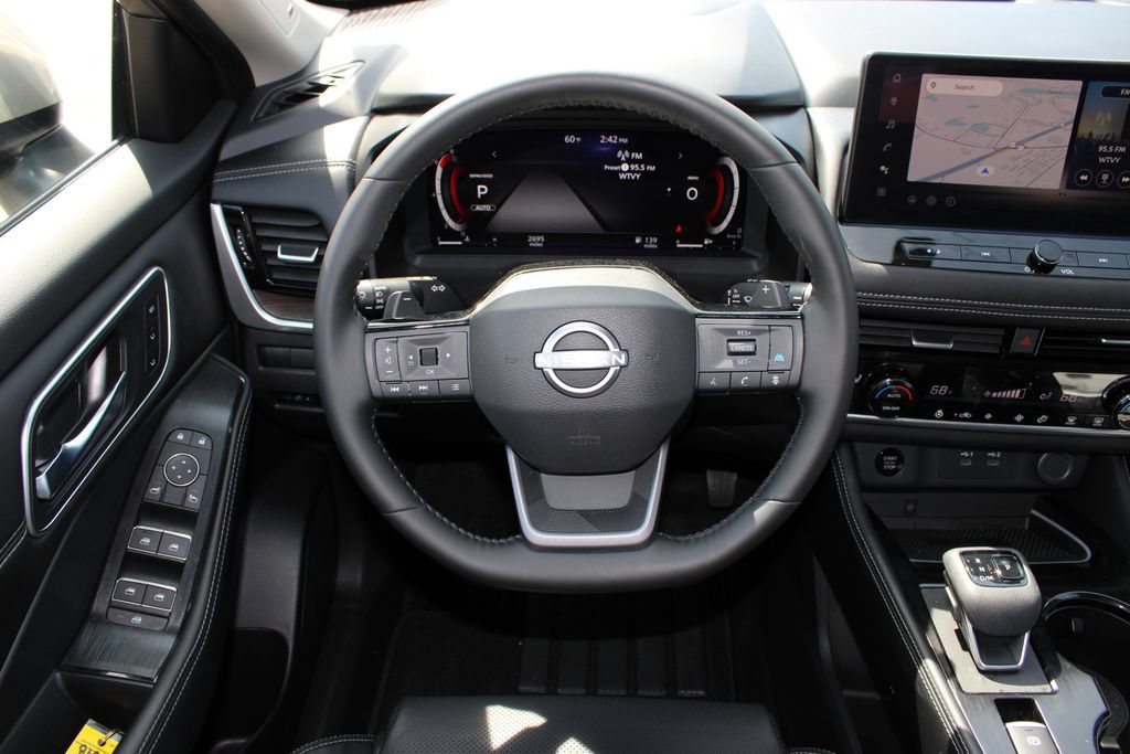 Used 2025 Nissan Rogue Platinum AWD/4WD image 9