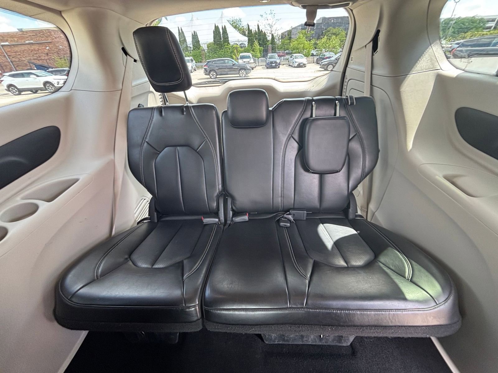 Used 2023 Chrysler Pacifica Touring-L FWD image 31