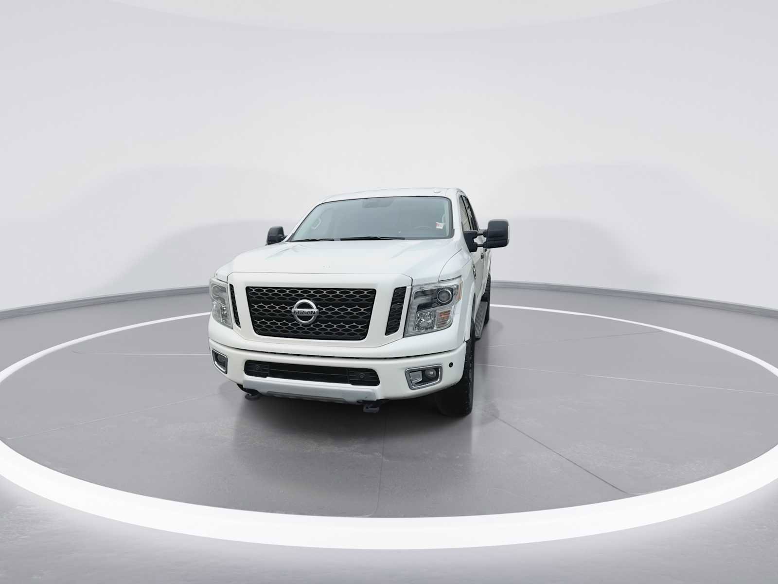 Used 2017 Nissan Titan PRO-4X image 3
