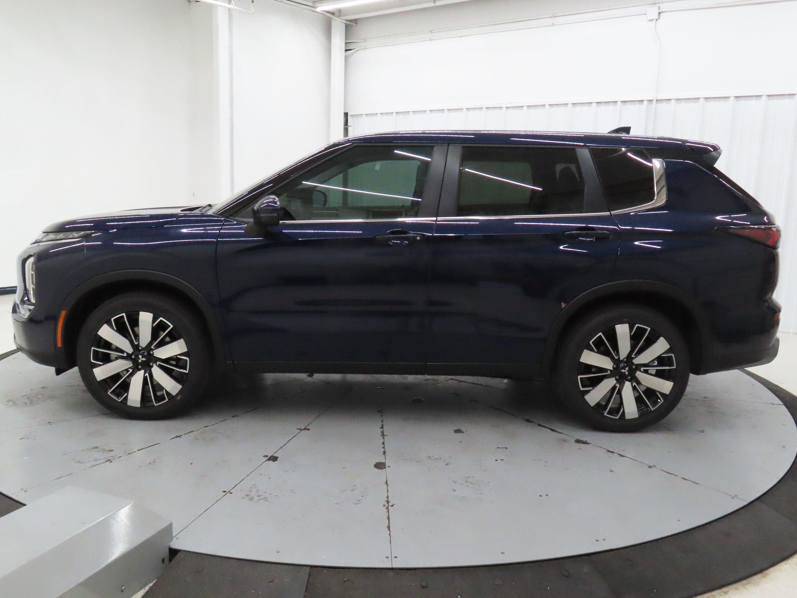 New 2026 Mitsubishi Outlander SE FWD image 7