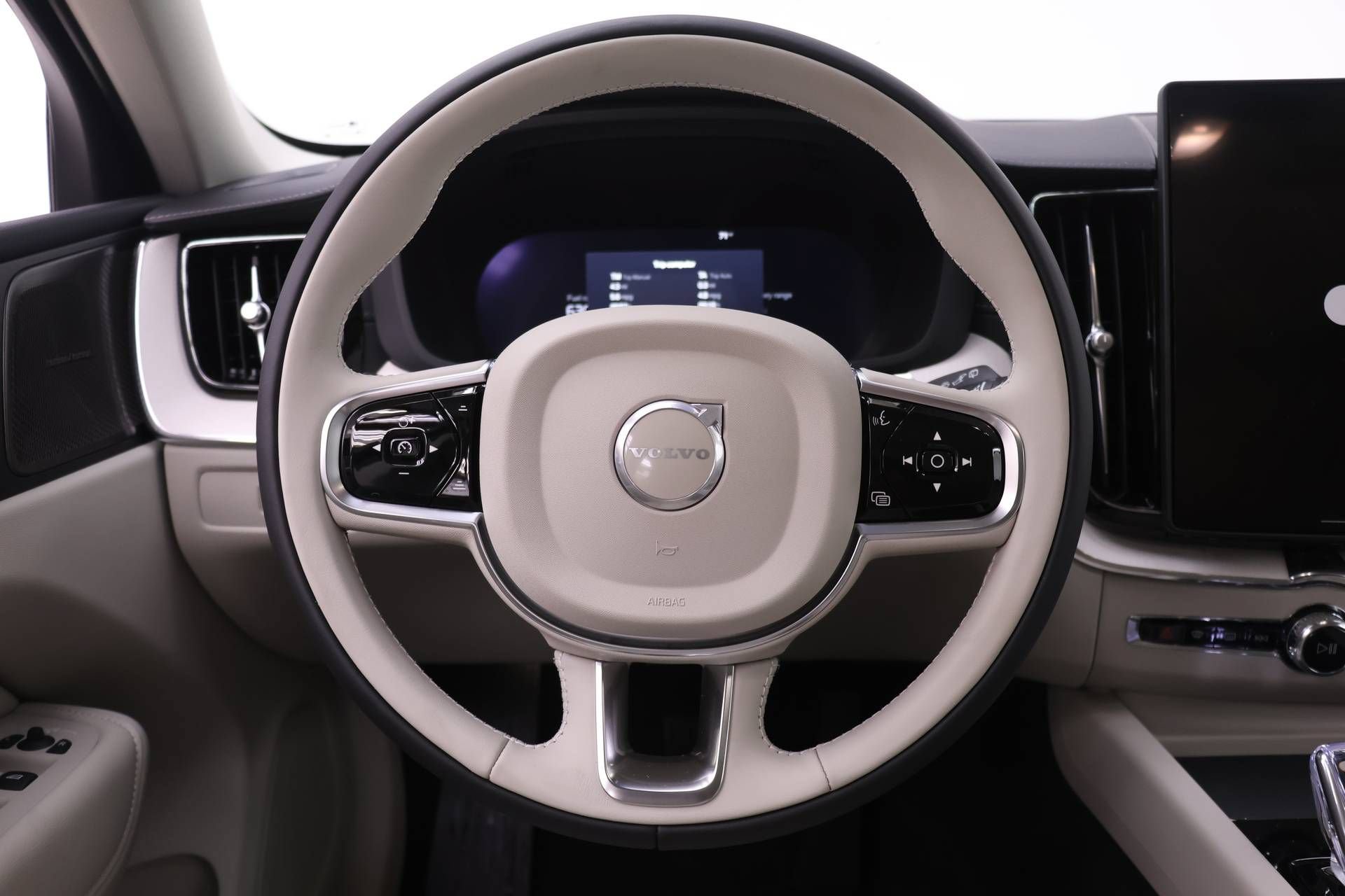 New 2026 Volvo XC60 T8 Ultra w/ Climate Package AWD/4WD image 15