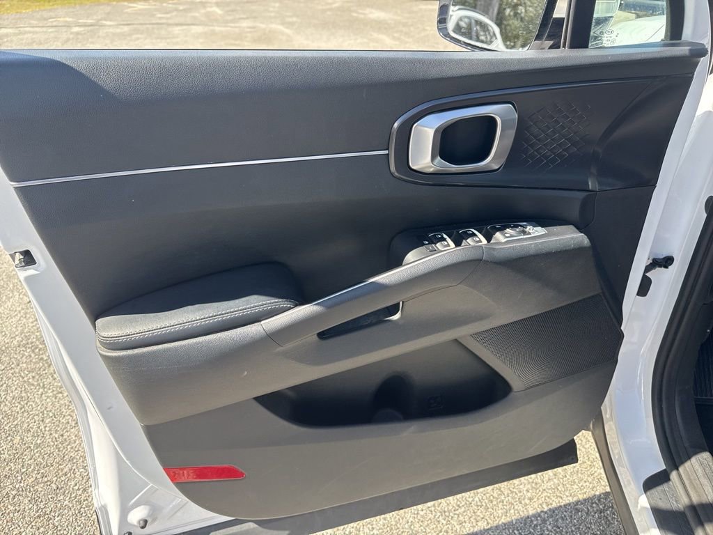 Used 2021 Kia Sorento LX image 10