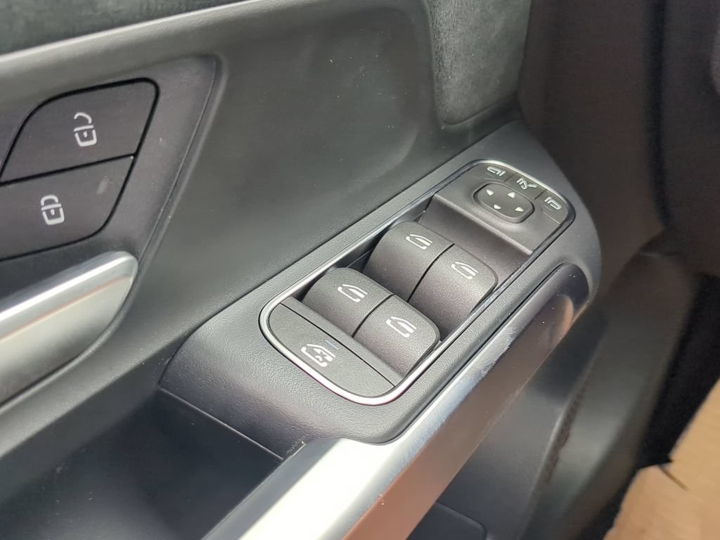 Certified 2024 Mercedes-Benz EQB 300 4MATIC image 10