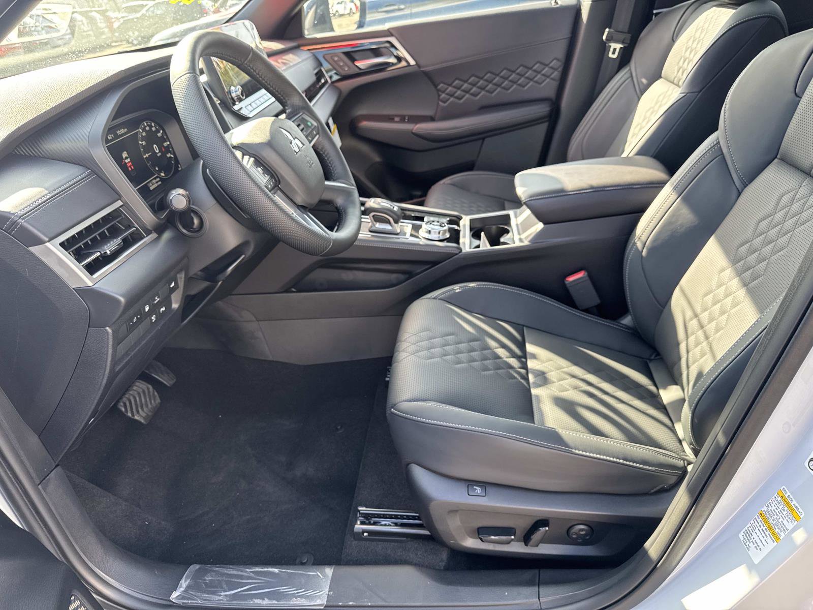 New 2025 Mitsubishi Outlander SEL Black Edition image 17