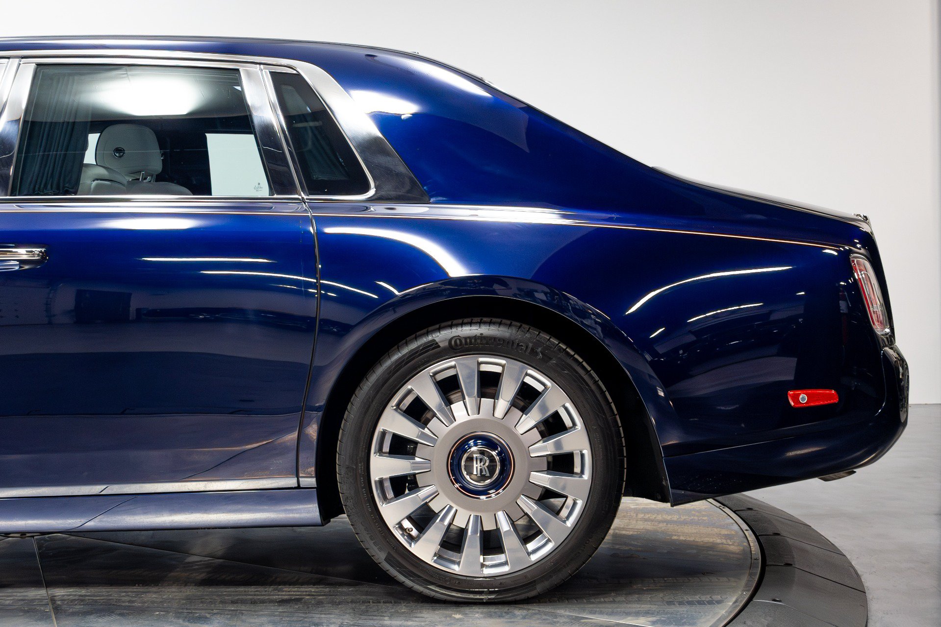 Used 2021 Rolls-Royce Phantom Sedan RWD image 61