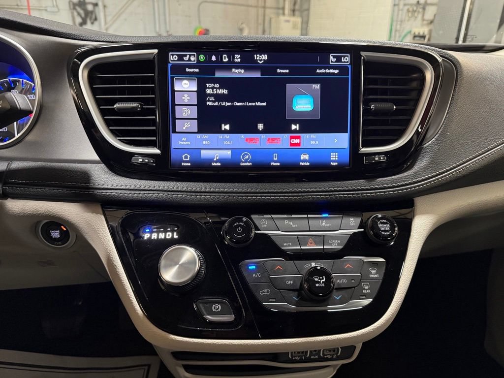 Used 2023 Chrysler Pacifica Touring-L AWD/4WD image 8