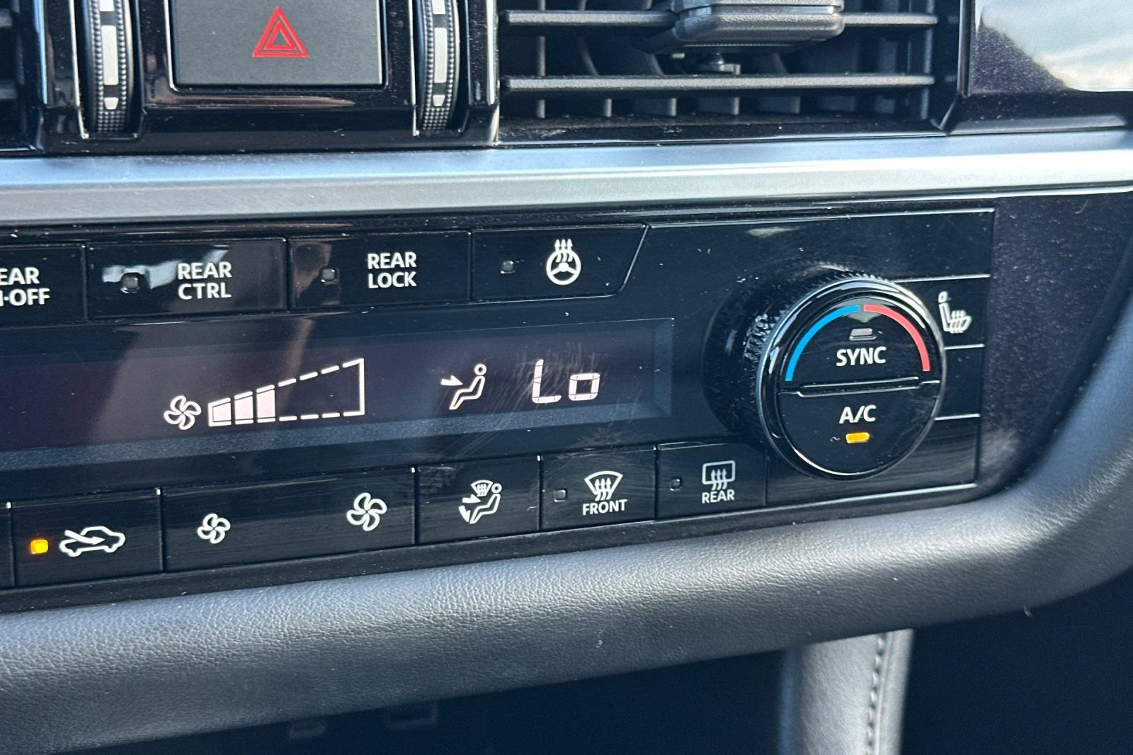 Used 2022 Nissan Pathfinder SL w/ SL Black Package image 31