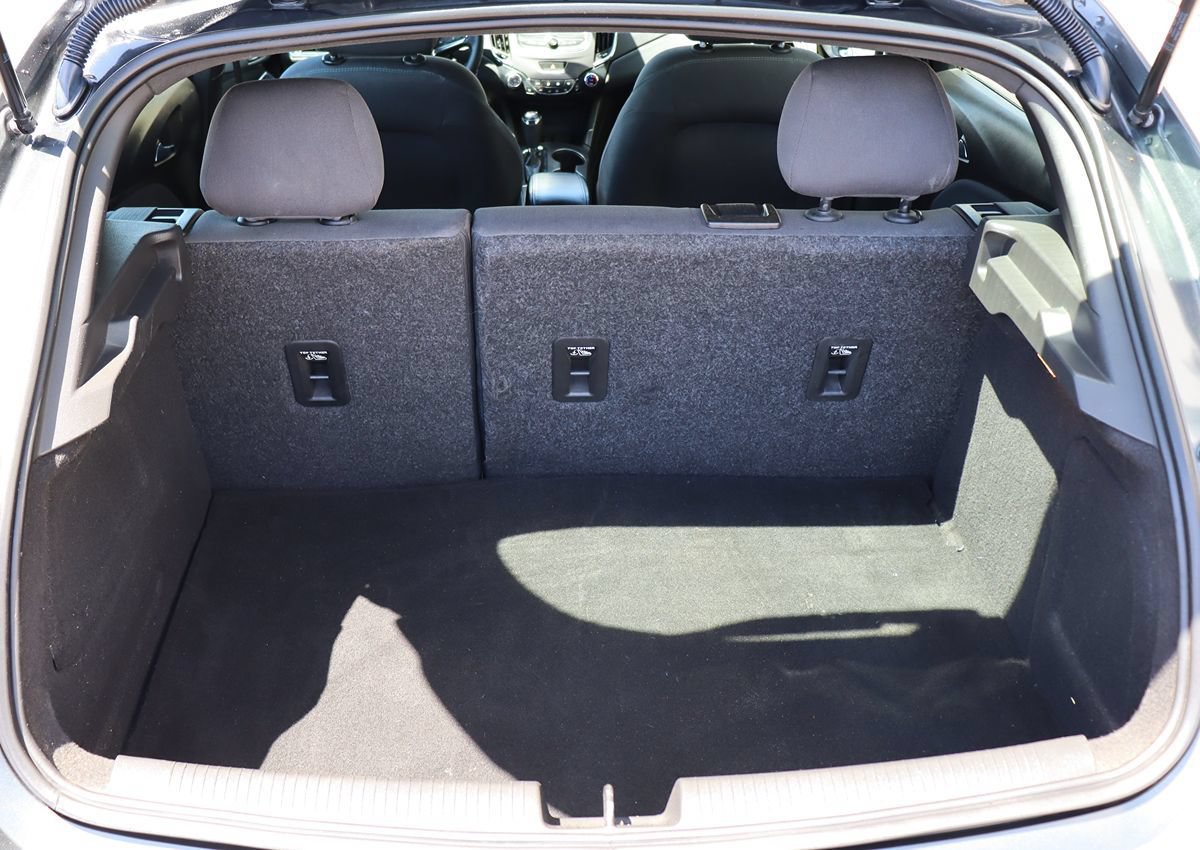 Used 2019 Chevrolet Cruze LT w/ Convenience Package FWD image 23