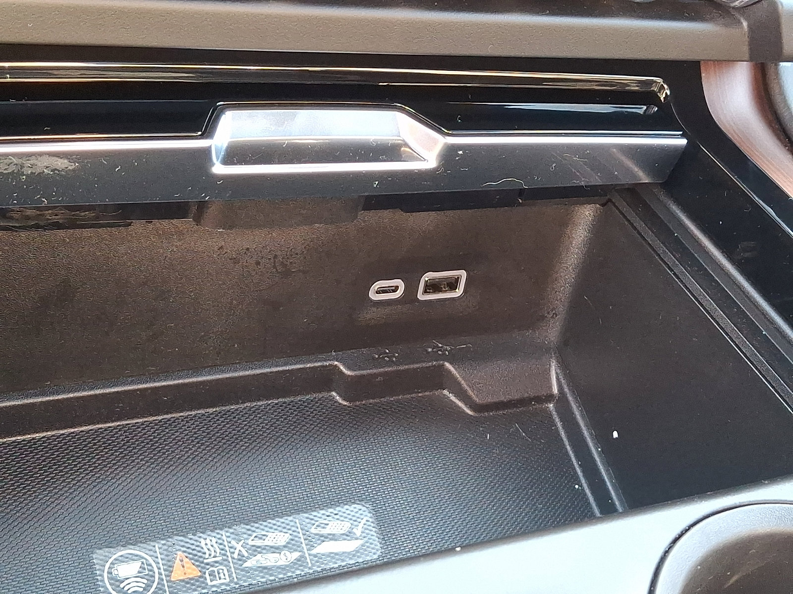 Used 2025 GMC Yukon XL Denali w/ Sun & Power Step Package image 24