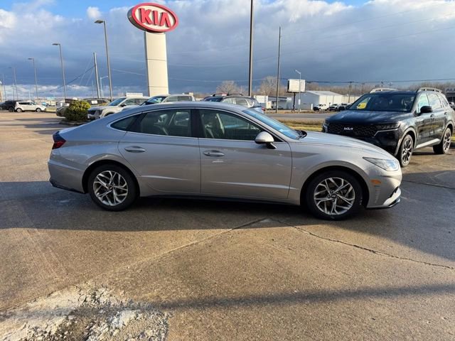 Used 2023 Hyundai Sonata SEL image 2