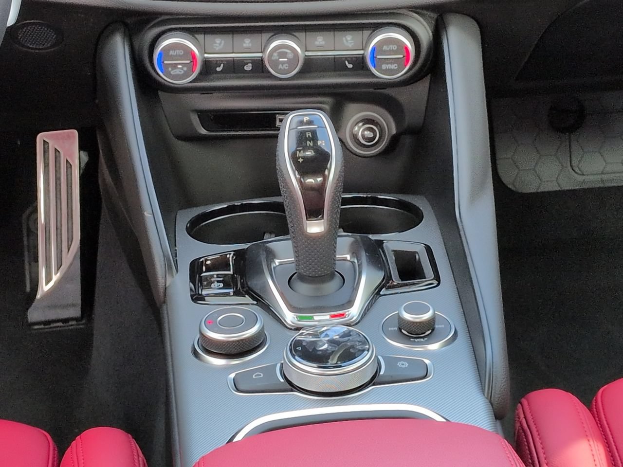 New 2026 Alfa Romeo Giulia w/ Driving Assist Package RWD image 17