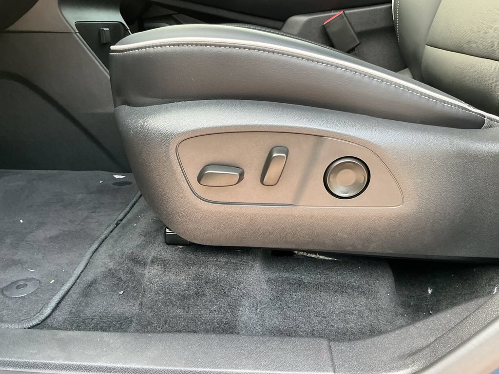 Used 2025 Buick Enclave Preferred FWD image 33