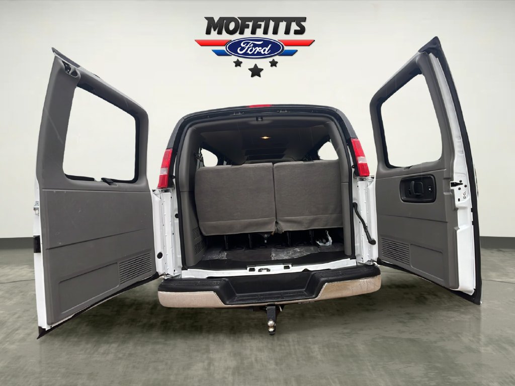 Used 2025 Chevrolet Express 3500 LT w/ LT Preferred Equipment Group RWD image 17