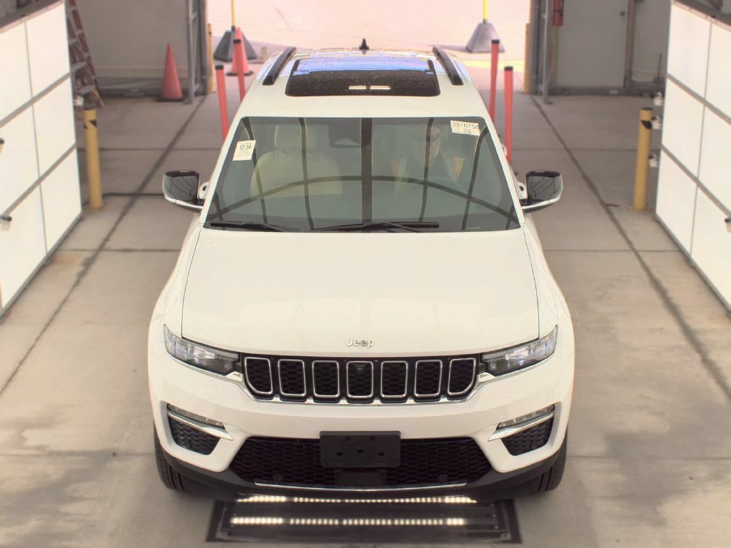 Used 2023 Jeep Grand Cherokee Limited w/ Luxury Tech Group II AWD/4WD image 5
