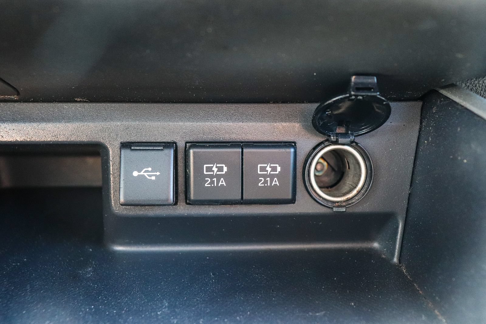 Used 2021 Toyota Highlander L FWD image 30
