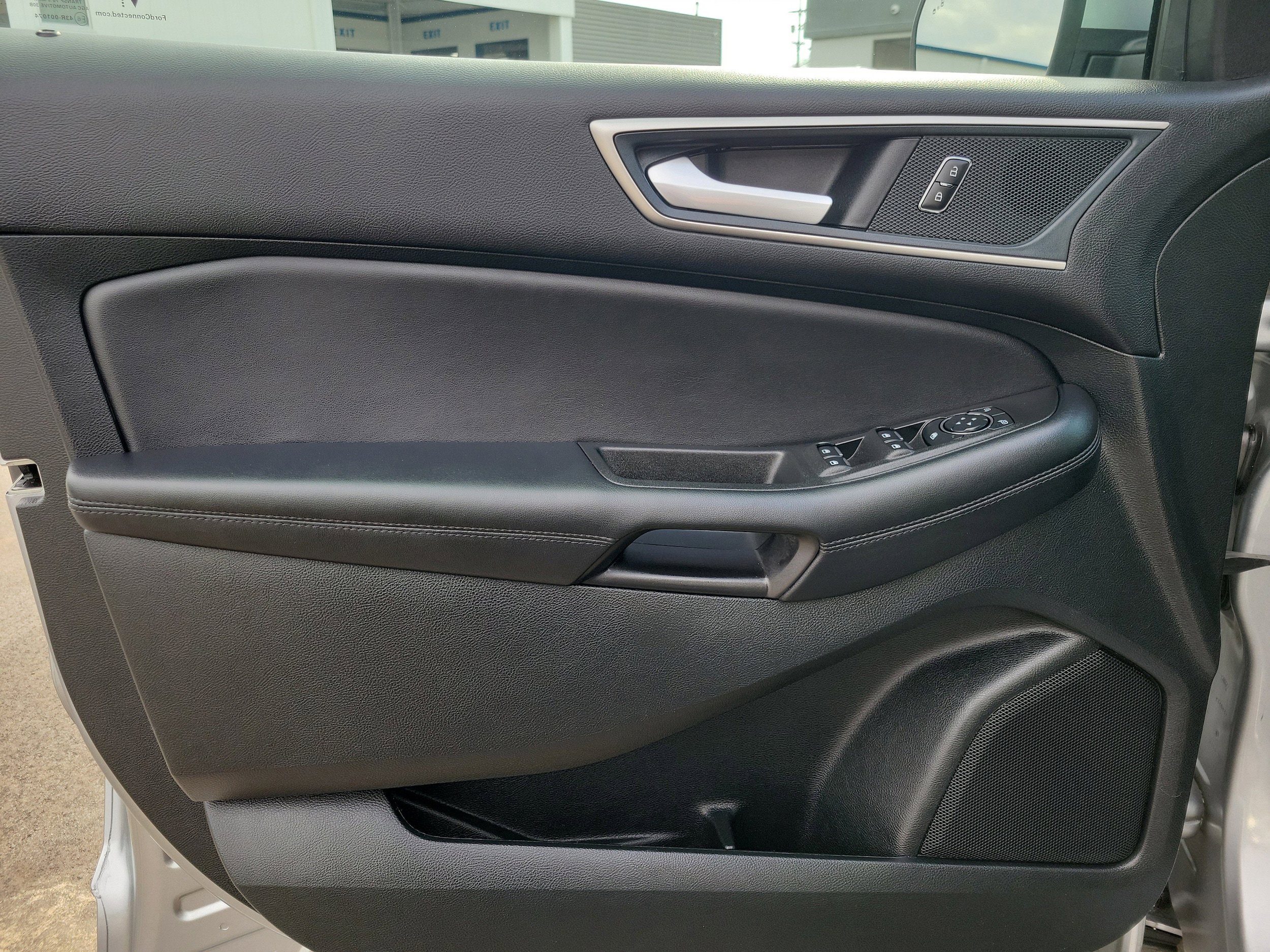 Used 2024 Ford Edge SEL w/ Convenience Package image 17