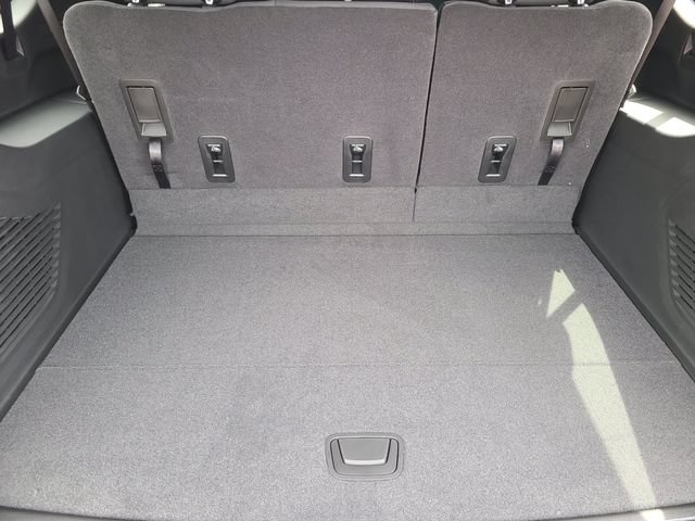 New 2026 Chevrolet Suburban LS w/ LPO, Dark Essentials Package RWD image 9